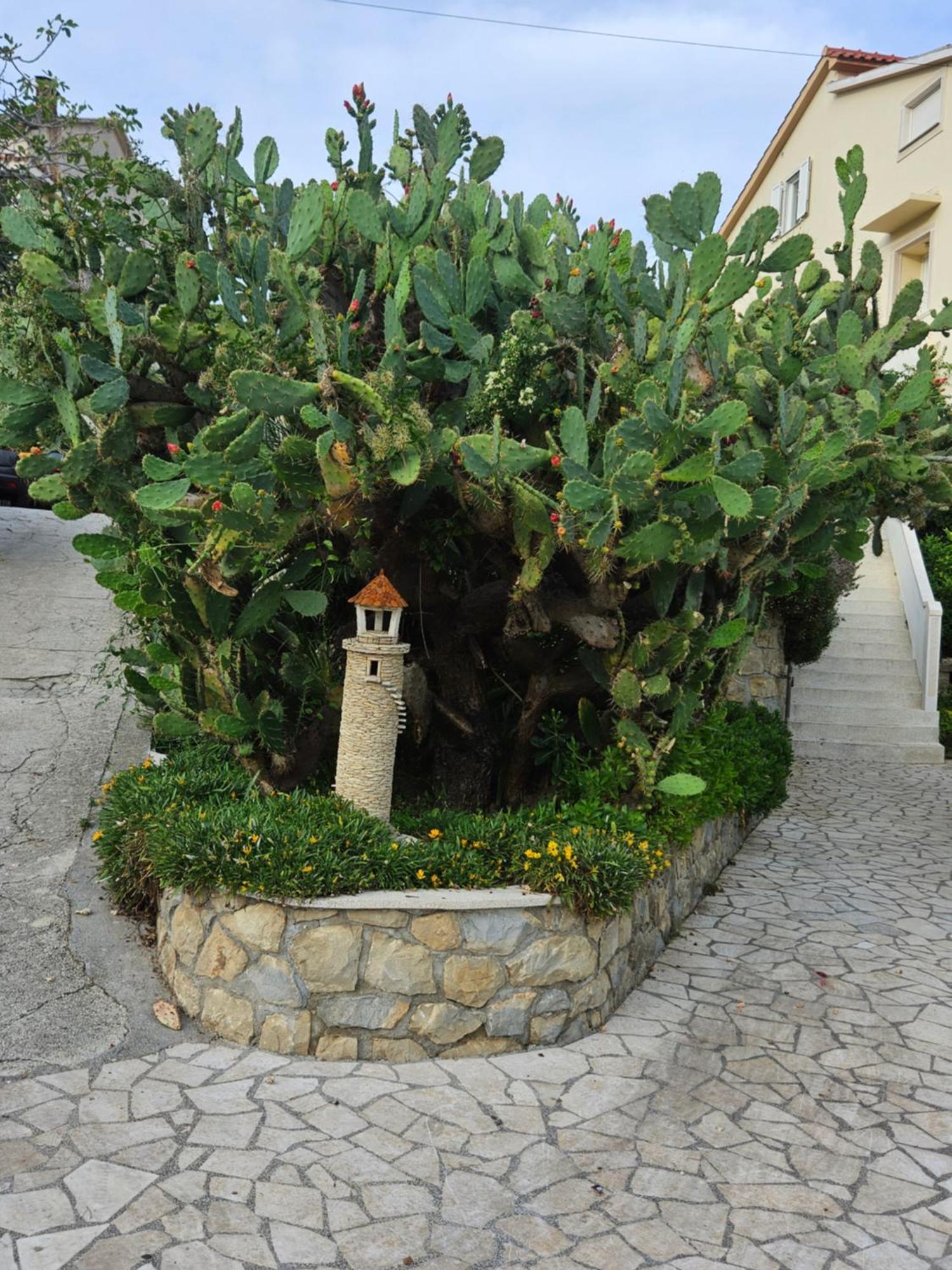 Apartmani Tatjana Rab Town Exterior foto