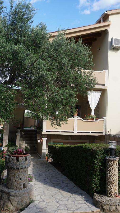 Apartmani Tatjana Rab Town Exterior foto